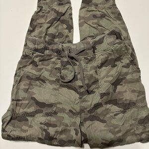 American Eagle Outfitters Camouflage Cargo Pants
